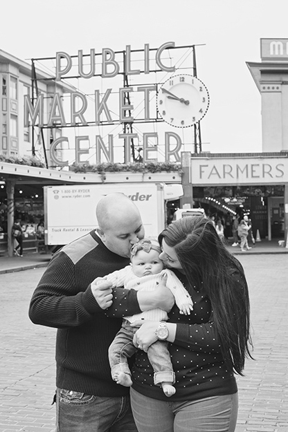 Seattle Family Portraits - Pike Place Market - Photography by I CANDI Studios