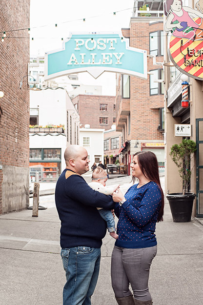 Seattle Family Portraits - Pike Place Market - Photography by I CANDI Studios