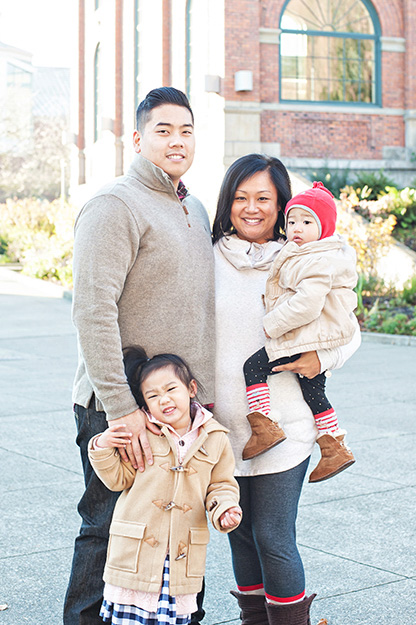 Winter Family photos at UW Tacoma | I CANDI Studios