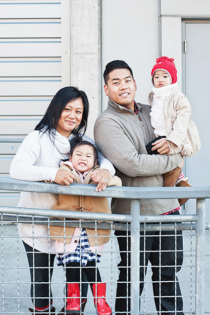 Winter Family photos at UW Tacoma | I CANDI Studios