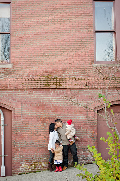 Winter Family photos at UW Tacoma | I CANDI Studios