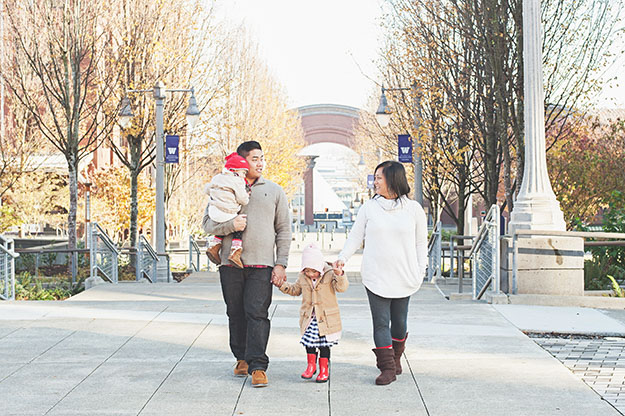 Winter Family photos at UW Tacoma | I CANDI Studios