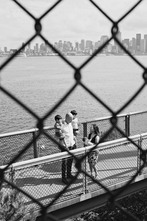 Seattle skyline. Family portraits by I CANDI Studios. 